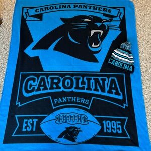 Carolina Panthers Beanie & Fleece Throw Blanket Bundle